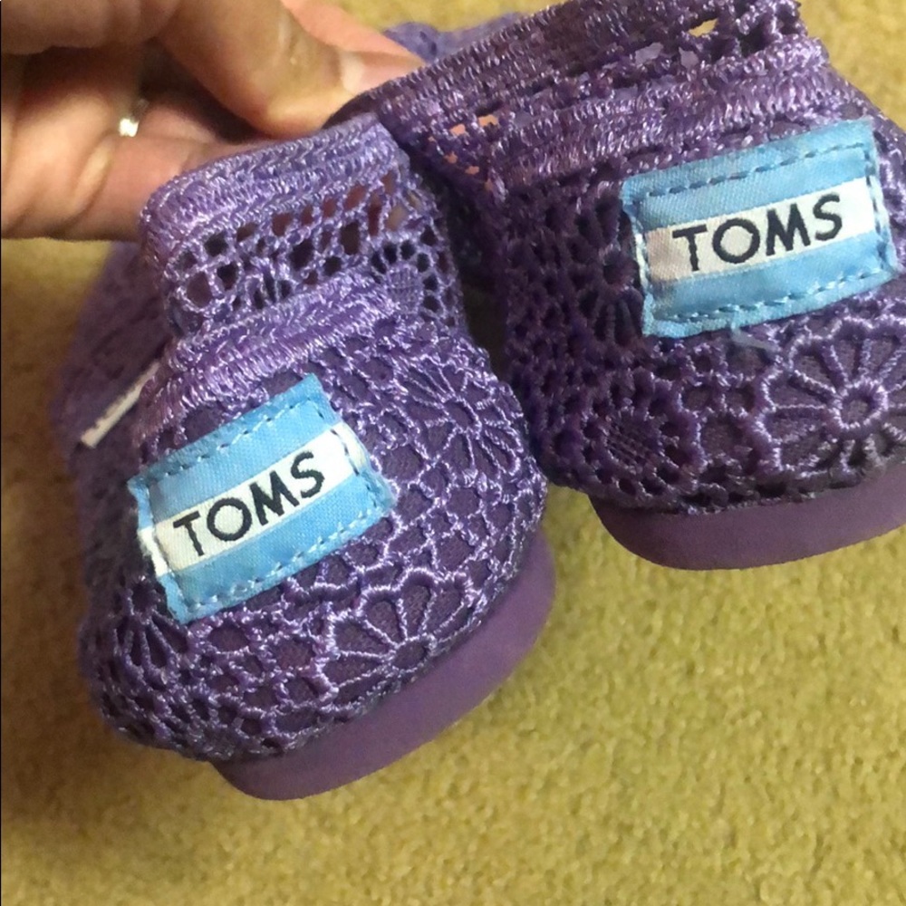 Toms - Picture 2 of 4
